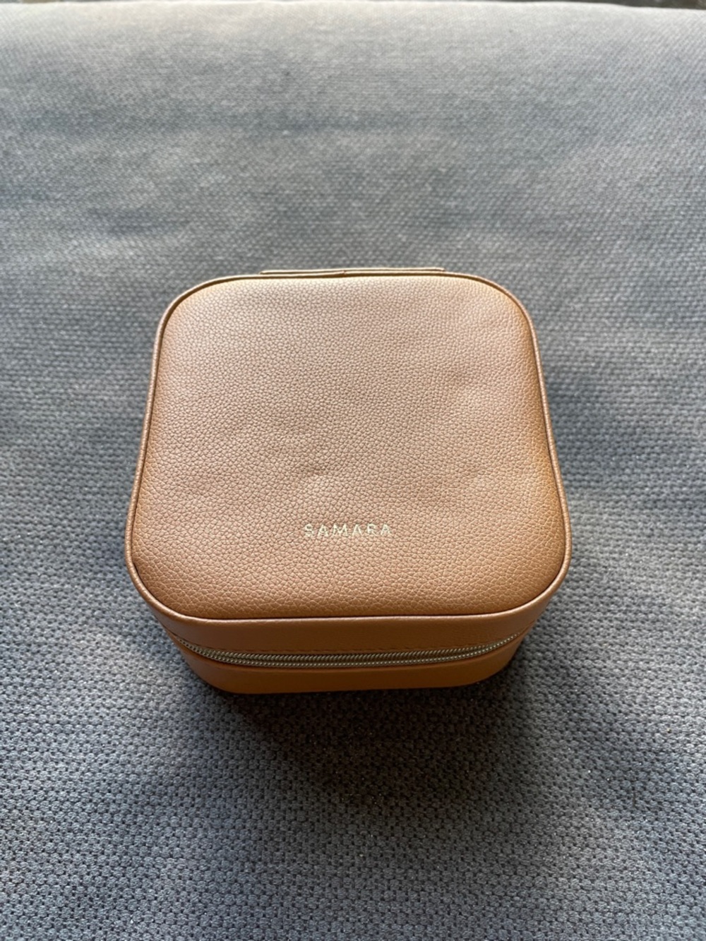 Samara Bags "The Jewelry Box" in Beige